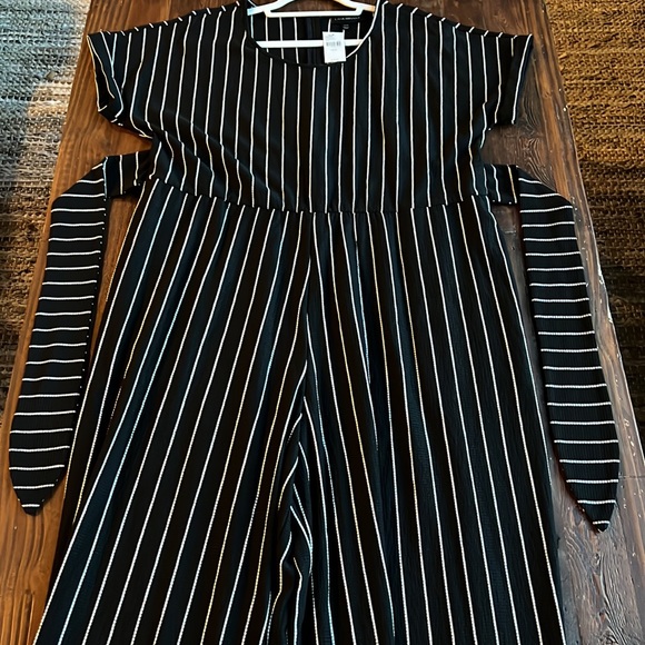 Lane Bryant 18/20 Black & White Pinstripe Jumpsuit - Picture 6 of 17